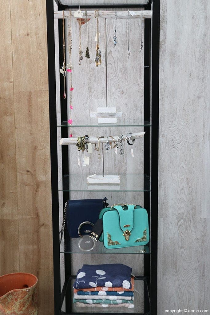Collares y Bisutería